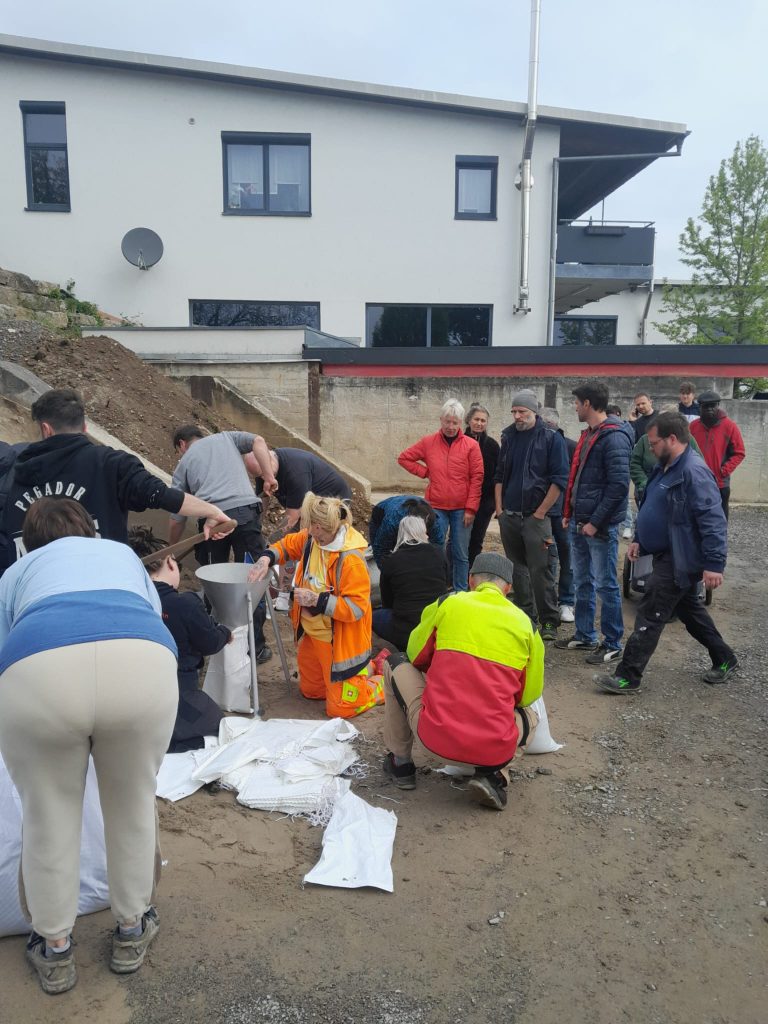 Sandsackaktionen zur privaten Vorsorge