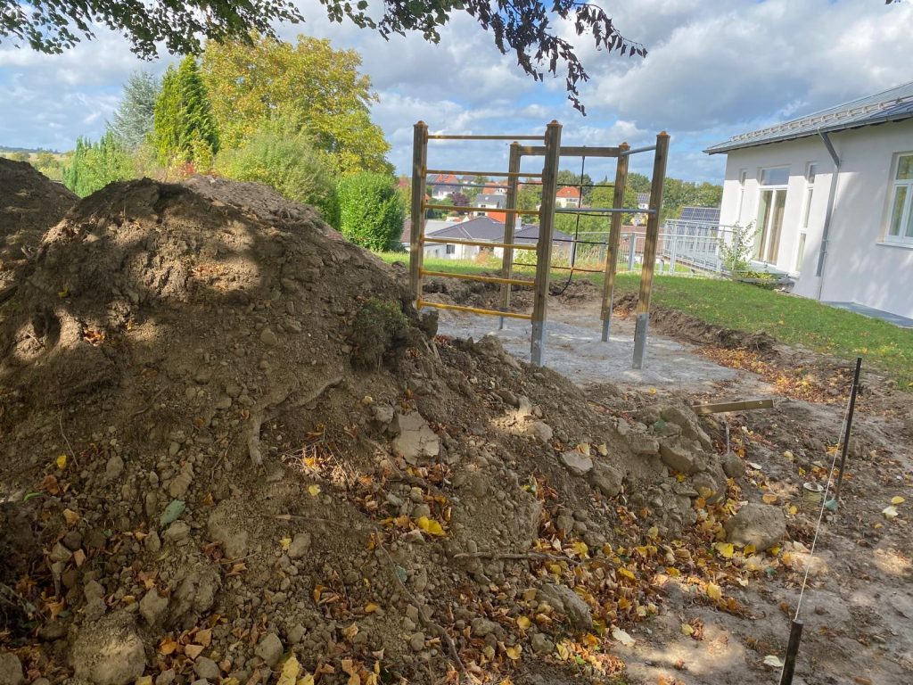 Garten in der Kita-Außengruppe im katholischen Gemeindezentrum