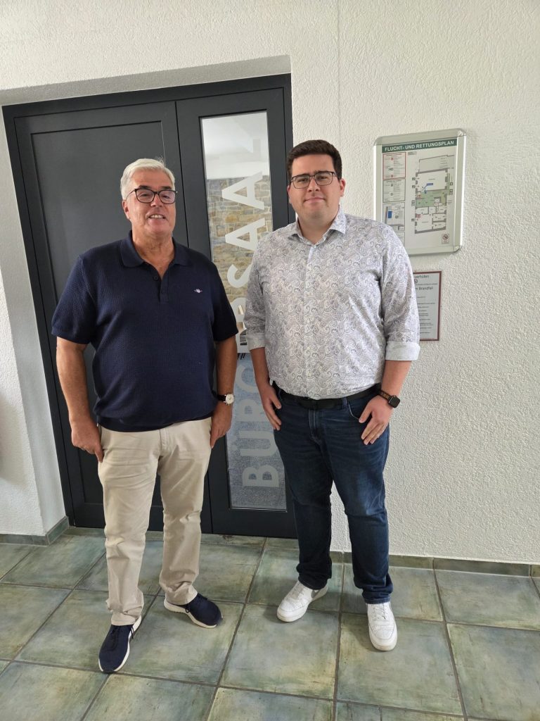 Pascal Schlindwein mit Bürgermeister Markus Rupp